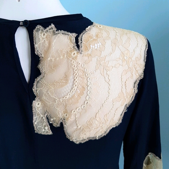 🅱️🅾️G🅾️ 100% Silk black top with lace cutout - Picture 7 of 13